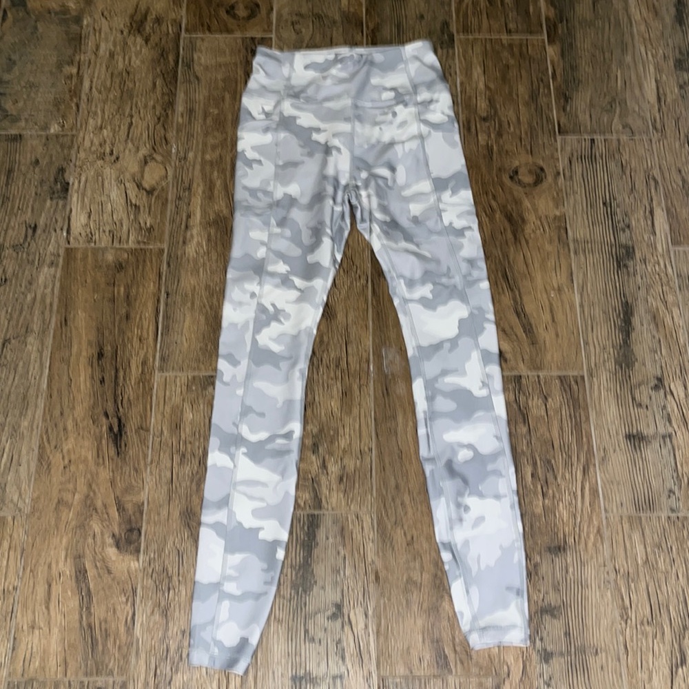 NWOT- full length Avia Camo Tights
